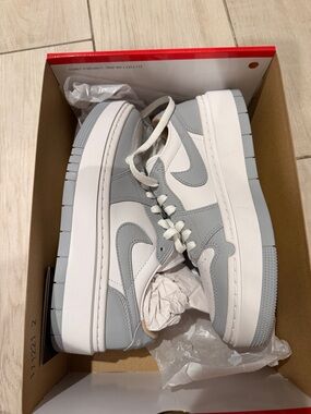 New never worn Nike women’s air Jordan 1 elevate low